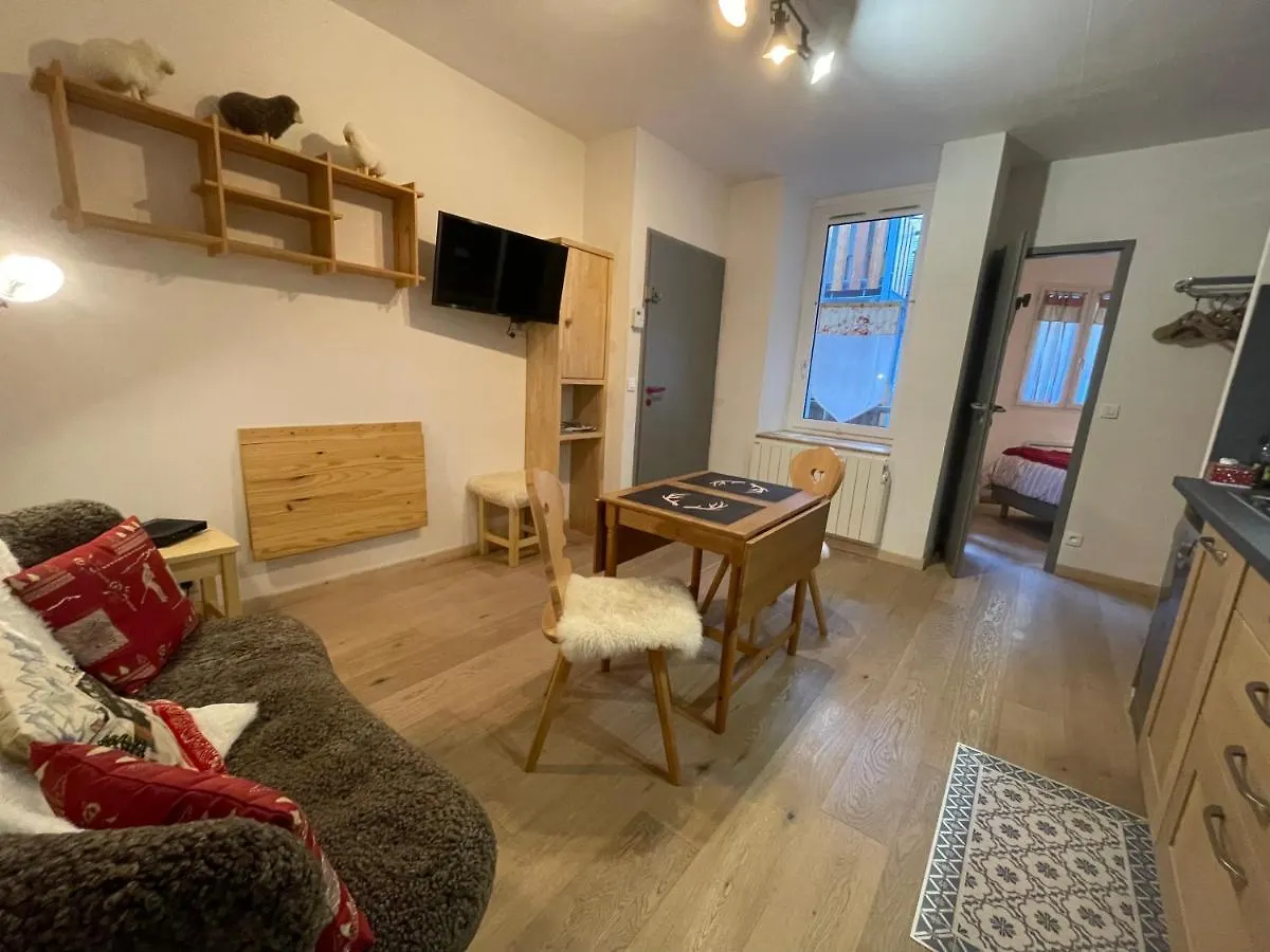 Appartement T2 30m2 plein centre, lit fait, linge fourni, WIFI à Cauterets France